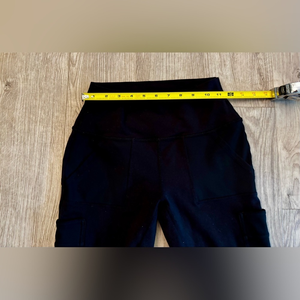 ALO Yoga Black Cargo Pocket Leggings - Small - Picture 5 of 10